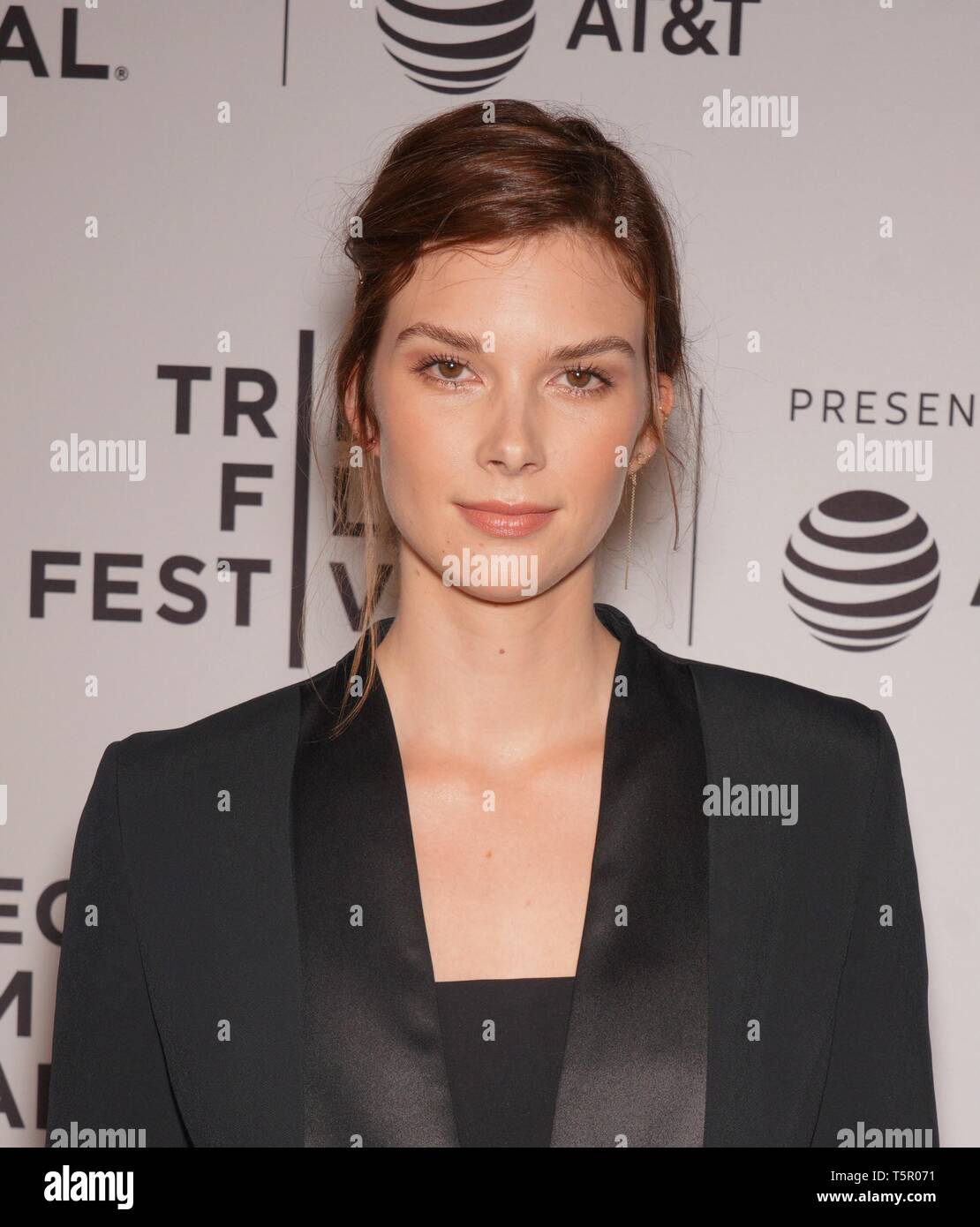 New York, NY, USA. 26 Apr, 2019. Emma Ishta in der Ankunftshalle für CROWN VIC Premiere auf dem Tribeca Film Festival, School of Visual Arts (SVA) Theater, New York, NY, 26. April 2019. Credit: Eli Winston/Everett Collection/Alamy leben Nachrichten Stockfoto