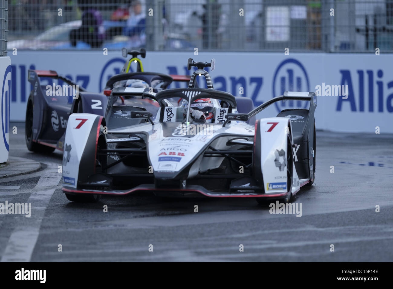 Paris, Frankreich. 27 Apr, 2019. GEOX Dragon 6 Penske EV-3 JosÅ½ argentinischen Reiter MARIA LOPEZ in Aktion während der Praxis Tagung der E-Prix von Paris für die Formel-E Weltmeisterschaft an Invalides - Paris - Frankreich Quelle: Pierre Stevenin/ZUMA Draht/Alamy leben Nachrichten Stockfoto