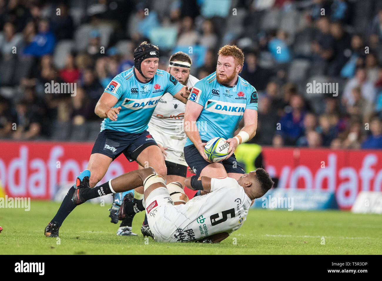 Sydney, Australien. 27 Apr, 2019. Harry Johnson-Holmes der Waratahs angreifen während des Super Rugby-spiel zwischen Waratahs und Haien am Bankwest Stadion, Sydney, Australien, am 27. April 2019. Foto von Peter Dovgan. Nur die redaktionelle Nutzung, eine Lizenz für die gewerbliche Nutzung erforderlich. Keine Verwendung in Wetten, Spiele oder einer einzelnen Verein/Liga/player Publikationen. Credit: UK Sport Pics Ltd/Alamy leben Nachrichten Stockfoto