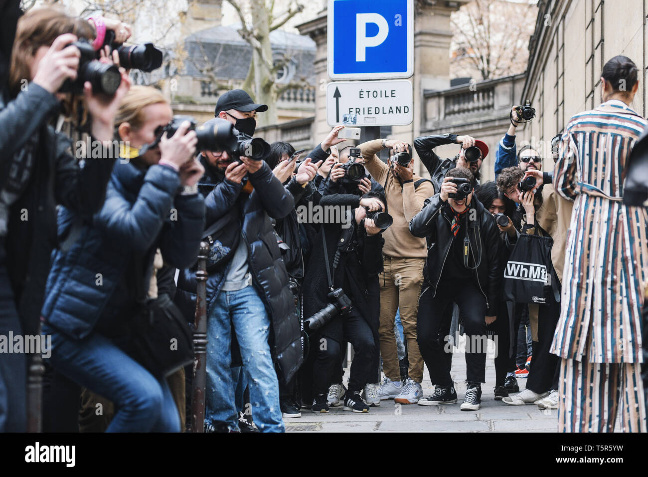 Paris, Frankreich, 02.März 2019: Street Style Fotografen während der Paris Fashion Week - PFWFW 19. Stockfoto