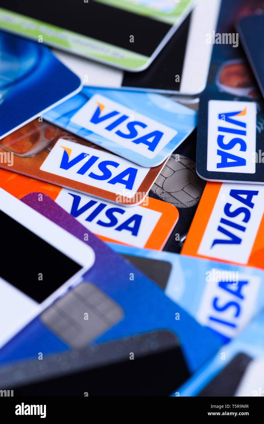 Krakau, Polen - 16. Juni 2017: Makro Foto Haufen plastik Bank Visa Kreditkarten, Kredit- und Debitkarten. Stockfoto