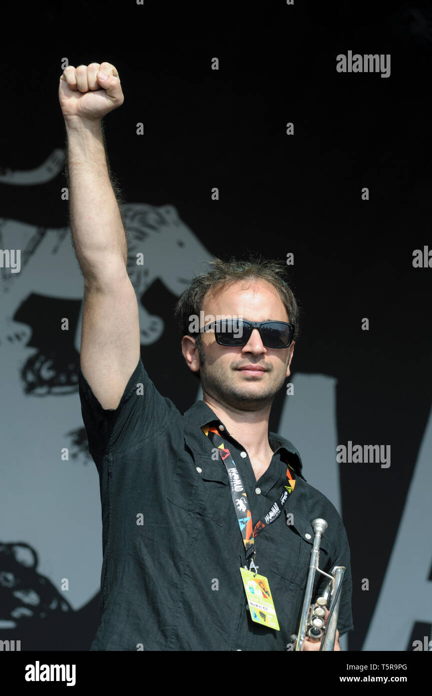 Andres Tosti von Muyayo Rif durchführen an den WOMAD-Festival, Charlton Park, UK, 26. Juli 2014. Stockfoto