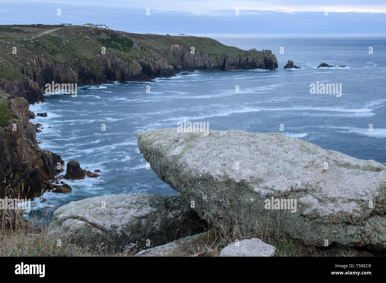 Blick von der Küste Pedn - Männer - du Bis Land's End, Cornwall. Stockfoto