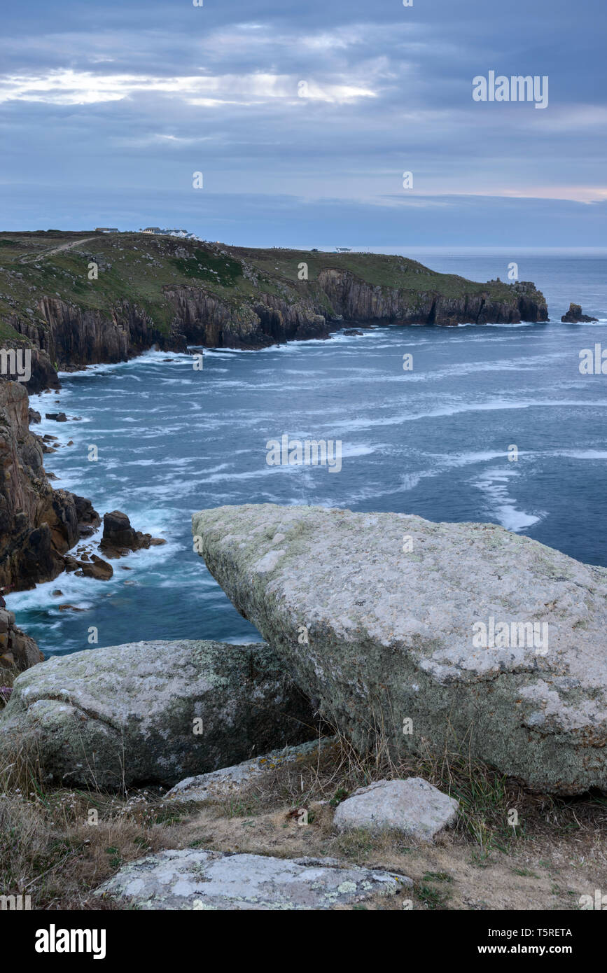 Blick von der Küste Pedn - Männer - du Bis Land's End, Cornwall. Stockfoto