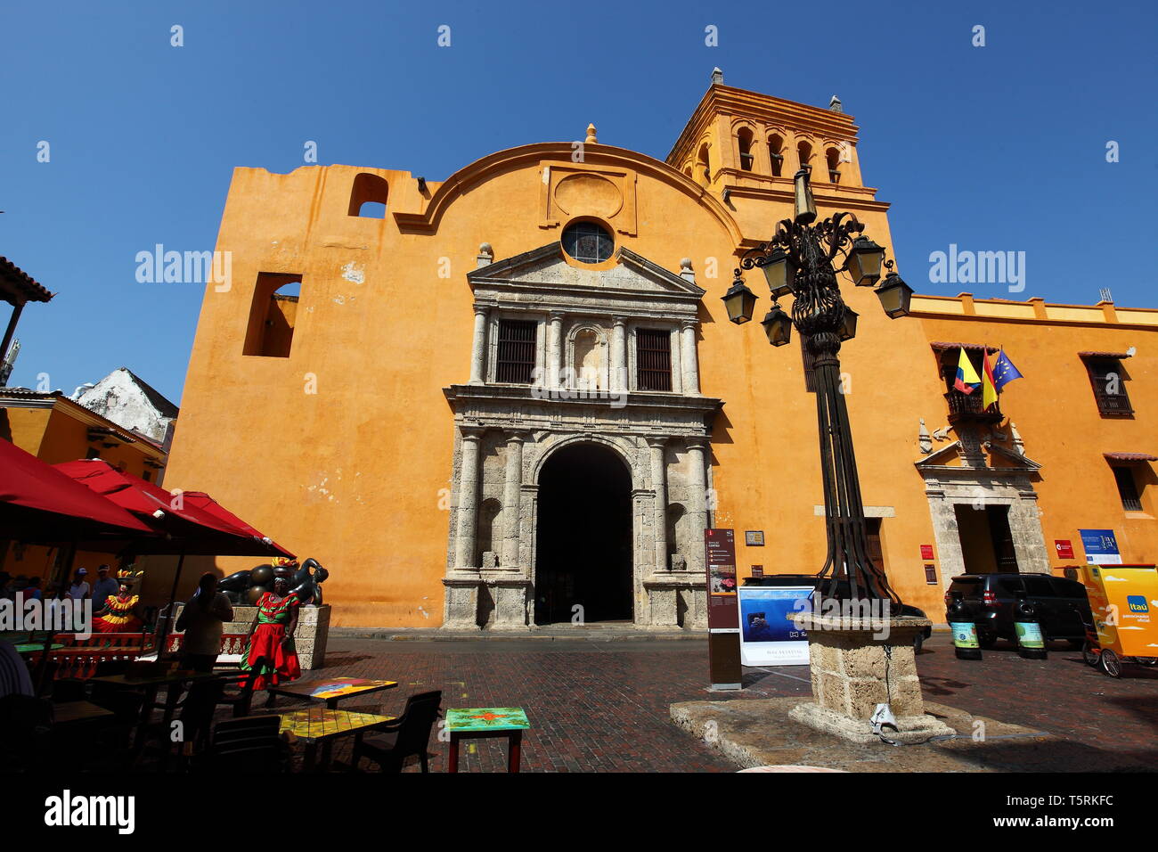 Kirche St. Domingo auf der Plaza de Santo Domingo, in 1579 gebaut, im historischen Zentrum von Cartagena in Kolumbien Stockfoto