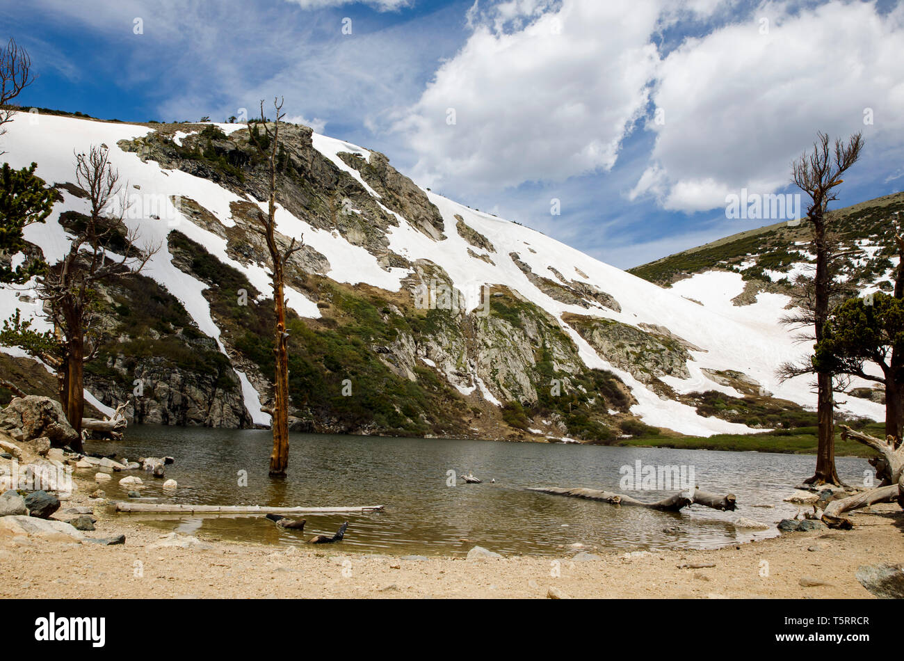 St. Mary's See sitzt an der Basis der St. Mary's Gletscher, einem beliebten Wanderziel in der Nähe von Idaho Springs, Colorado. (Foto von Matt Mai/Alamy) Stockfoto