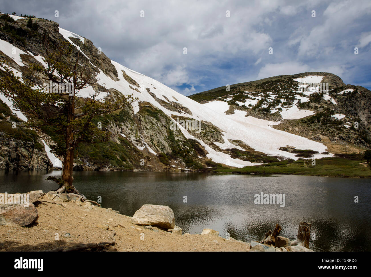 St. Mary's See sitzt an der Basis der St. Mary's Gletscher, einem beliebten Wanderziel in der Nähe von Idaho Springs, Colorado. (Foto von Matt Mai/Alamy) Stockfoto