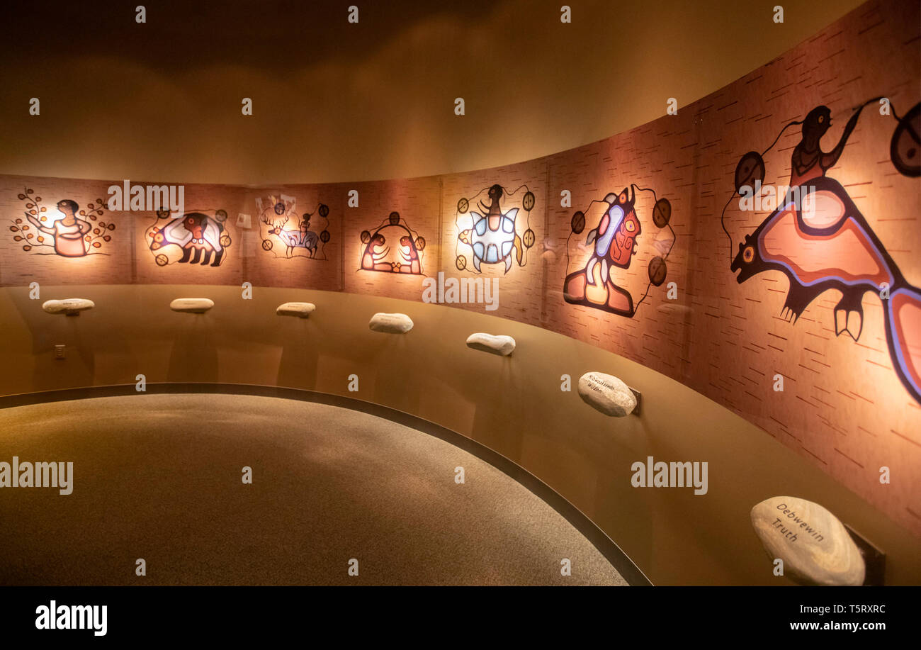 Mt. Angenehm, Michigan - eine Ausstellung am Ziibiwing Zentrum der Anishinabe Kultur & Lifeways zeigt die sieben Anishinabe lehren: Liebe, Achtung Stockfoto