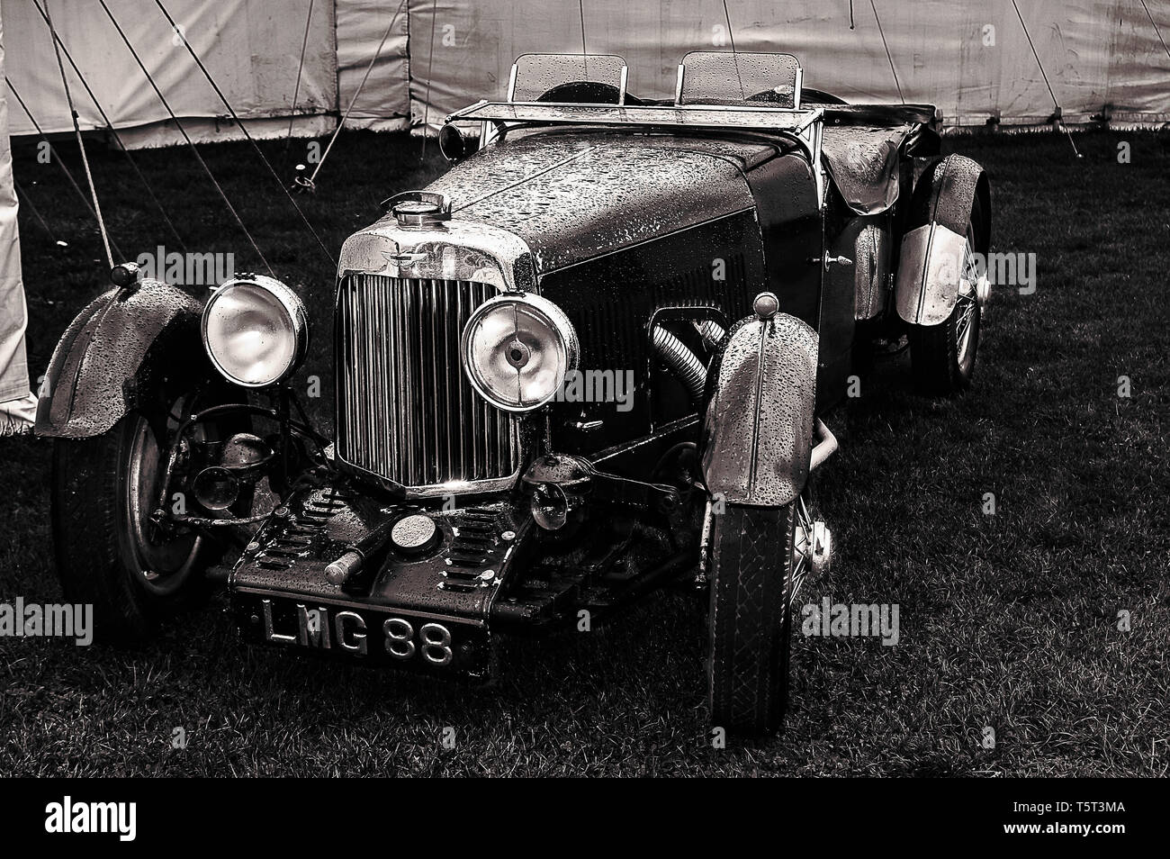Ein 1934 Astom Martin Cabrio auf der Goodwood Revival 2017 Stockfoto