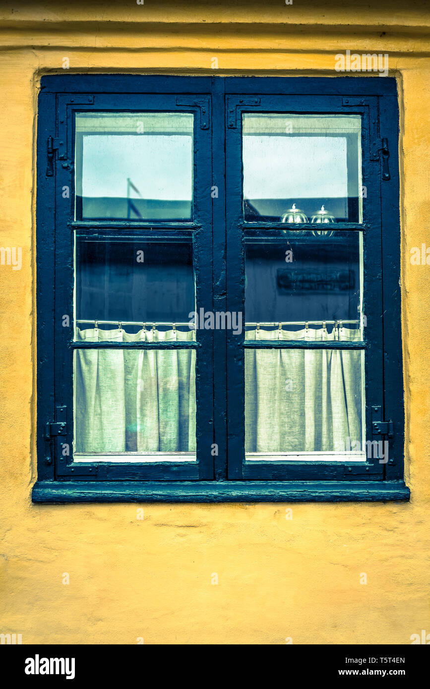 Architektonisches Detail eines Fensters in Dragor Dorf in der Nähe von Kopenhagen, Dänemark Stockfoto