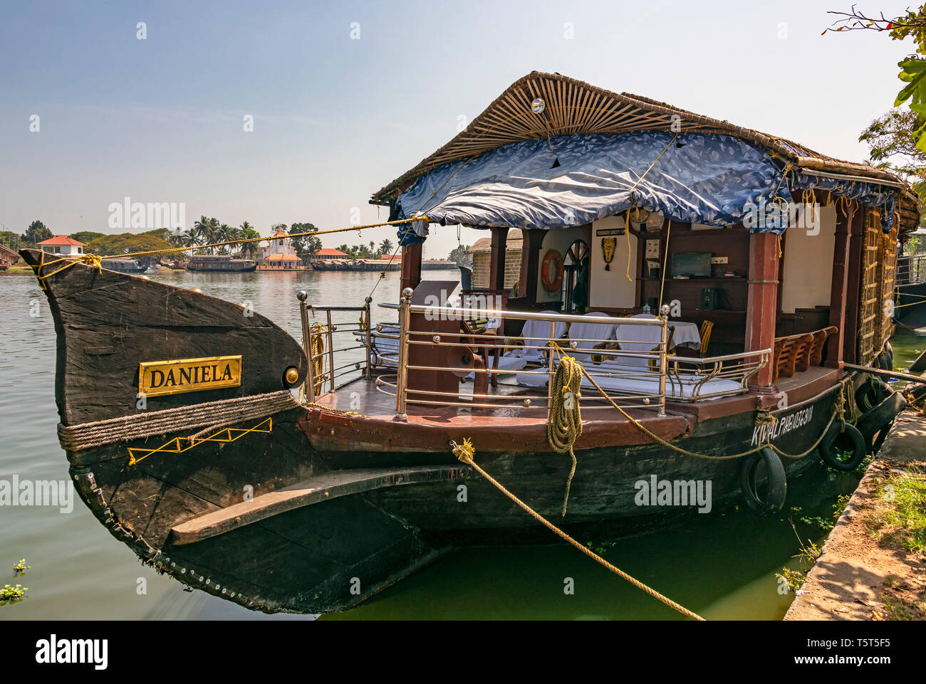 Horizontale Ansicht eines traditionellen riceboat in Kerala, Indien. Stockfoto
