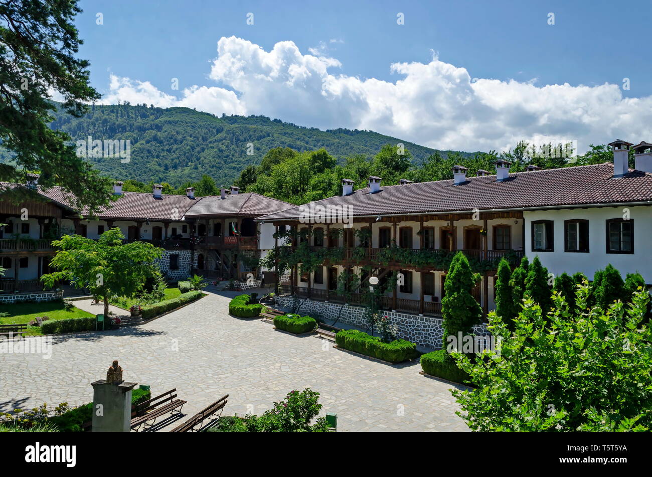 Teil der äußeren alten monastischen Haus in Klisura Kloster St. Kyrill und St. Methodius, im 12. Jahrhundert gegründet, Balkan, in der Nähe von Varshets Stockfoto