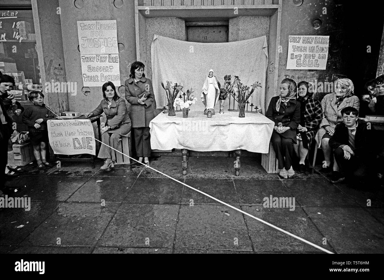 Hungerstreikende katholische Mahnwache in Belfast, Nordirland in den späten 70s während der Troubles Stockfoto