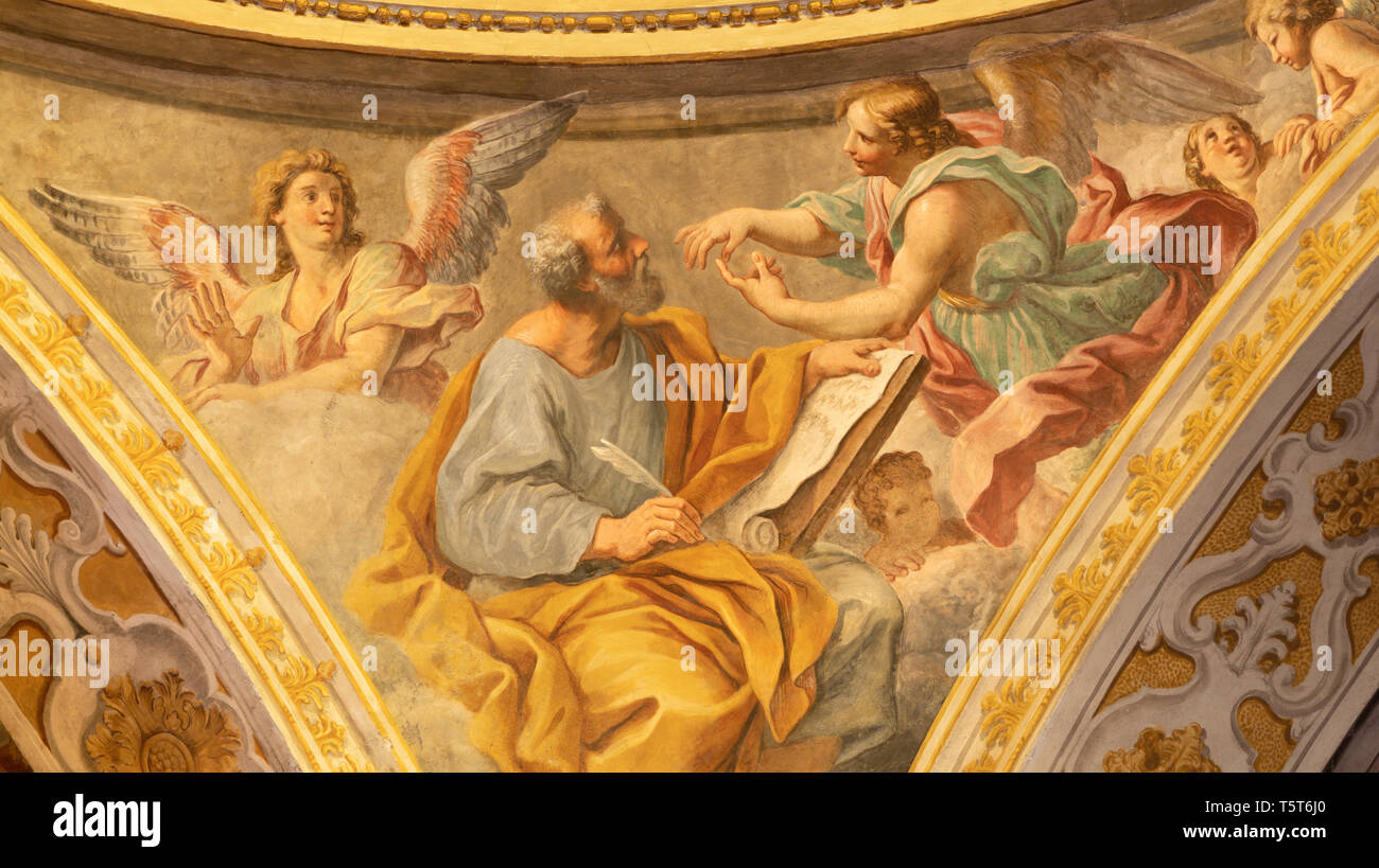 Rome, Italien - 11 April, 2018: Das Fresko des hl. Matthäus der Evangelist von der Kuppel des Duomo von Pietro Paolo Vasta (1735-1739). Stockfoto