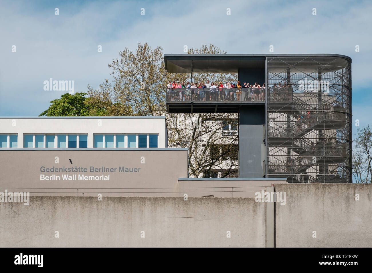 Berlin, Deutschland - April 2019: Gedenkstaette Berliner Mauer (die Gedenkstätte Berliner Mauer), Berlin, Deutschland Stockfoto