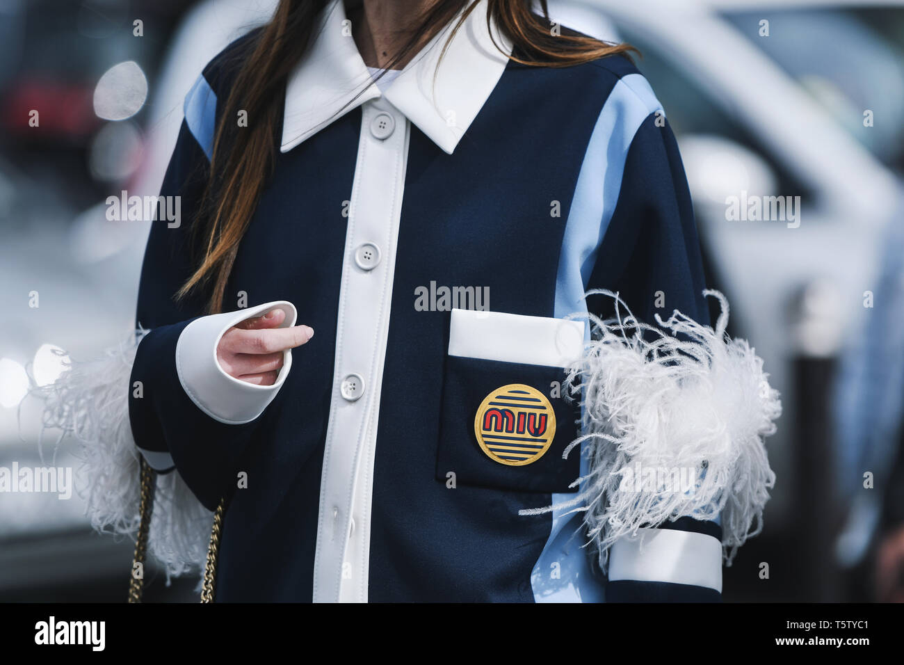 Paris, Frankreich, 05.März 2019: Street Style Outfit - Chloe Harrouche nach einer Fashion Show in Paris Fashion Week - PFWFW 19. Stockfoto