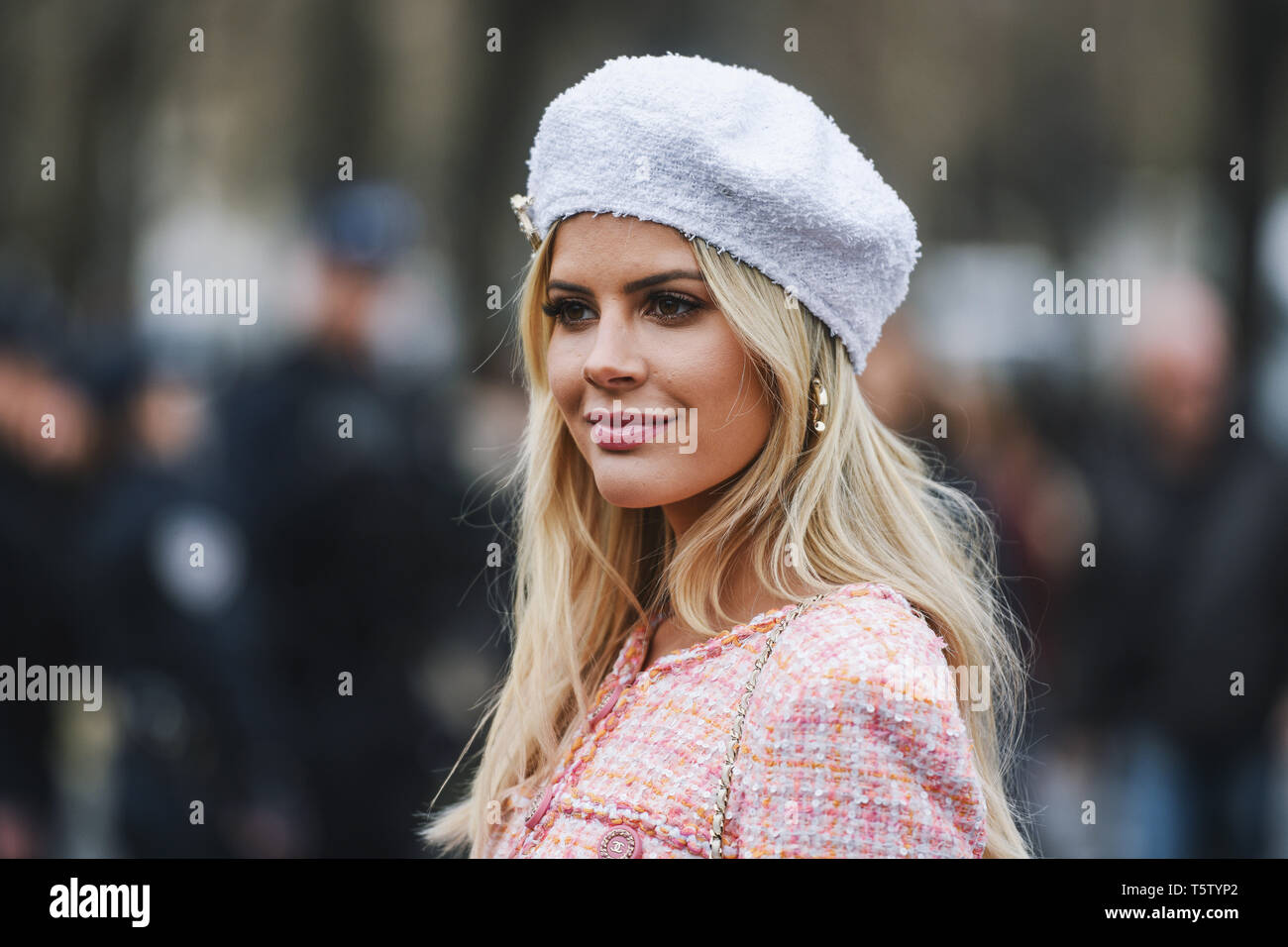 Paris, Frankreich - 5. März 2019: Street Style Outfit - Lala Rudge, bevor eine Fashion Show in Paris Fashion Week - PFWFW 19. Stockfoto