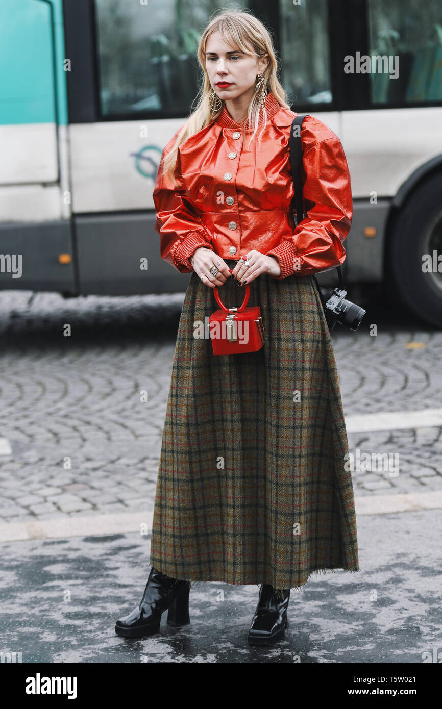 Paris, Frankreich, 05.März 2019: Street Style Outfit - Courtney TropModel nach einer Fashion Show in Paris Fashion Week - PFWFW 19. Stockfoto