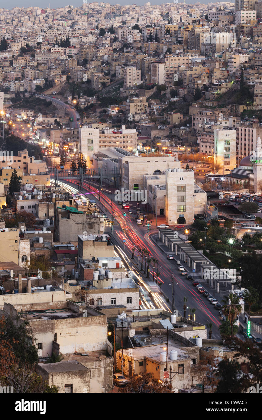 Stadtbild der Hauptstadt Amman in Jordanien, Naher Osten in Abend Stockfoto