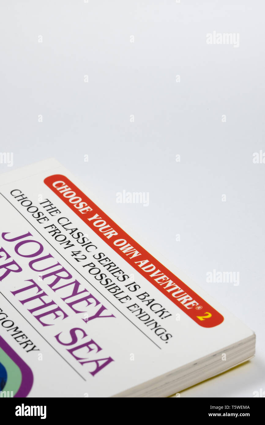Wählen Sie Ihr eigenes Abenteuer Buch vor einem weißen Hintergrund Stockfoto