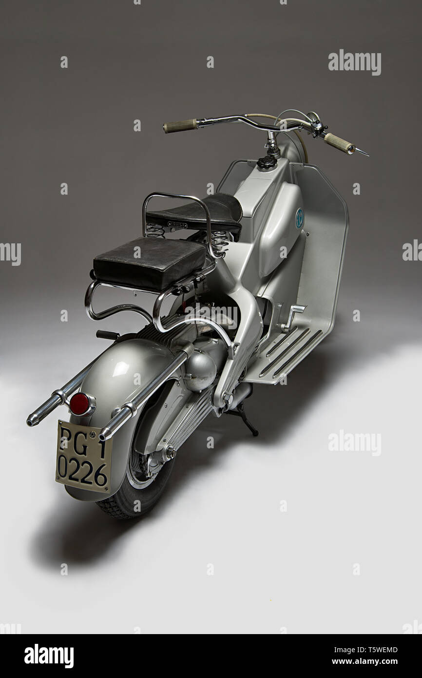 Moto d'epoca FM Roller. Marca: F.M. Fratelli Molteni modello: Scooter nazione: Italia - Milano Anno: 1950 condizioni: restaurato cilin Stockfoto