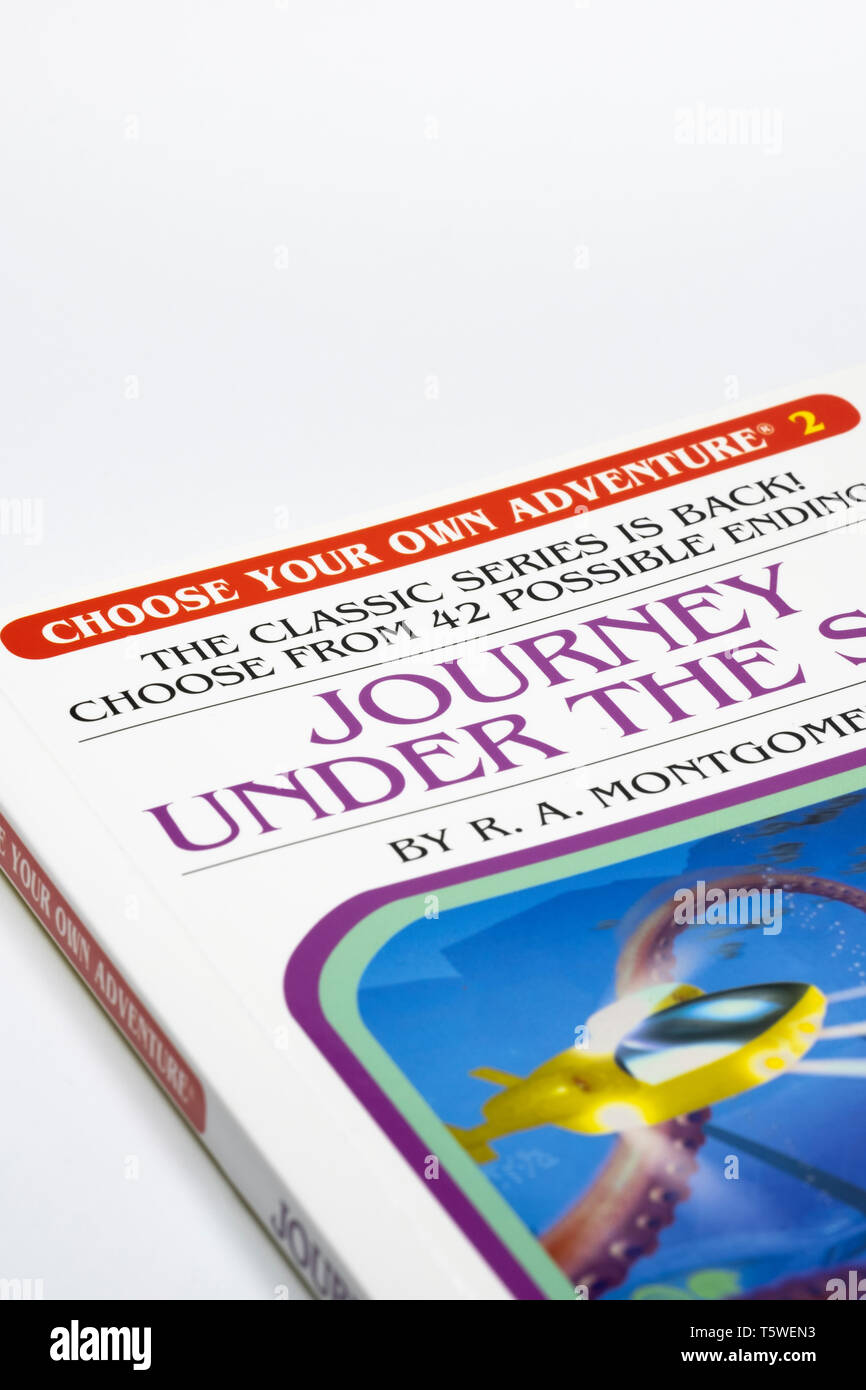Wählen Sie Ihr eigenes Abenteuer Buch vor einem weißen Hintergrund Stockfoto