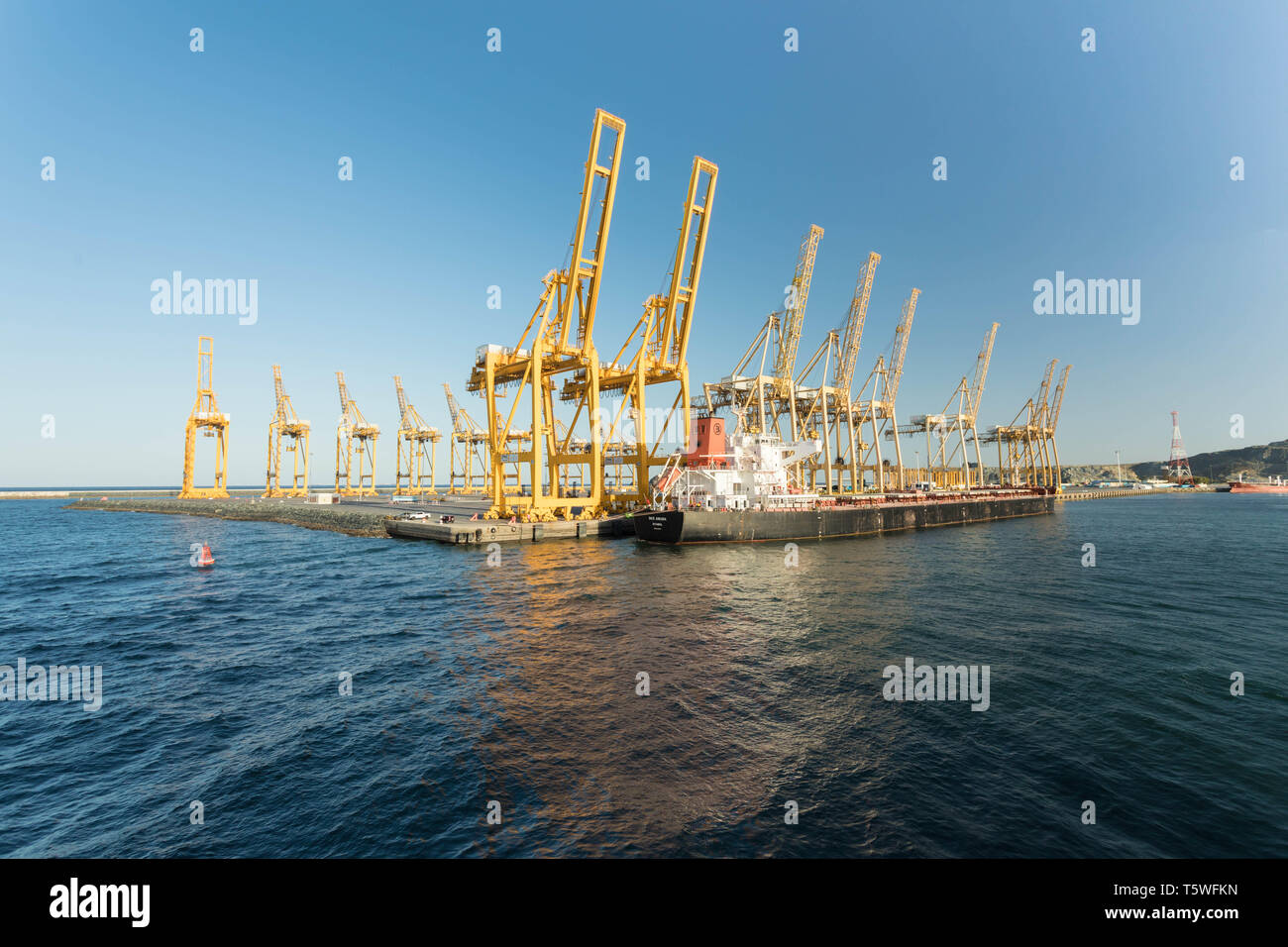 Khor Fakkan Container Terminal, Khor Fakkan, Vereinigte Arabische Emirate Stockfoto