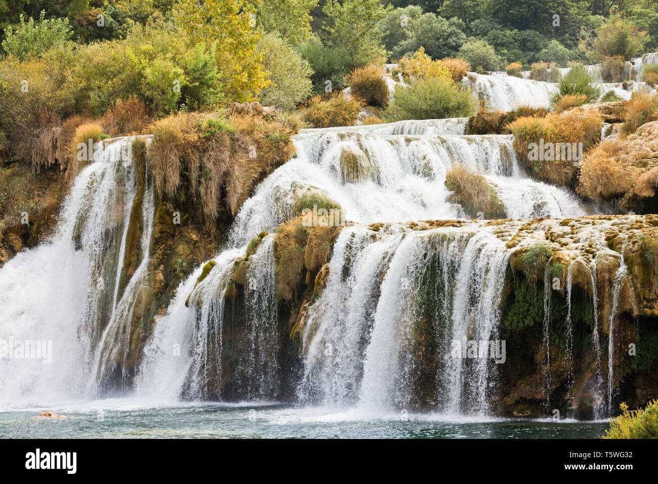 Krka, Sibenik, Kroatien, Europa - nie enden wollenden Katarakt durch den Nationalpark Krka Stockfoto