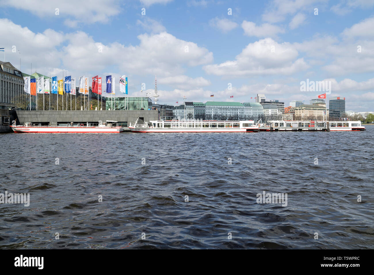 Sportboote auf der Binnenalster in Hamburg, Deutschland Stockfoto