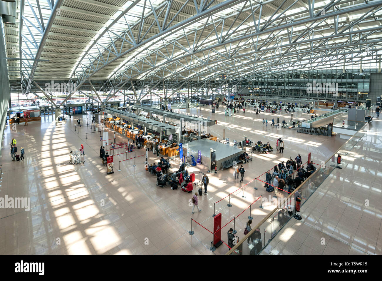 Terminal 1 des Hamburger Flughafens Helmut Schmidt. Es ist die fünfte - geschäftigsten der Flughäfen in Deutschland durch die Anzahl der Fahrgäste gemessen. Stockfoto