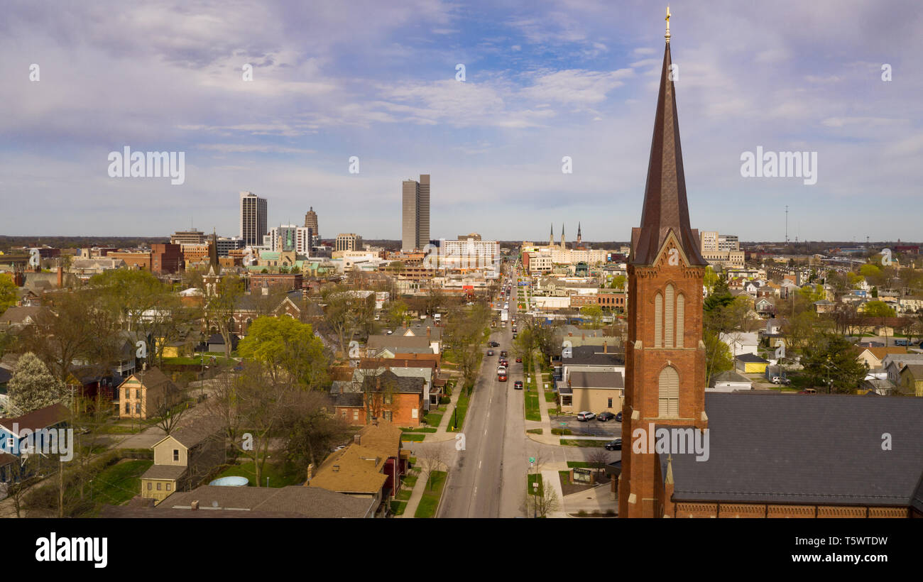 Luftaufnahme auf die Downtown Skyline von Fort Wayne Indiana USA Stockfoto