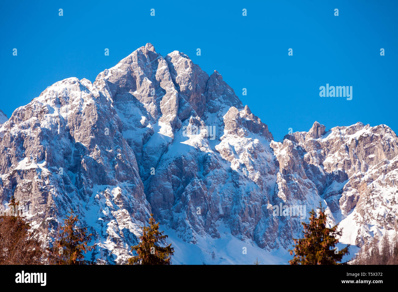 Verschneite Berggipfel. Nationalpark Triglav (triglavski Narodni Park), Slowenien, Europa Stockfoto