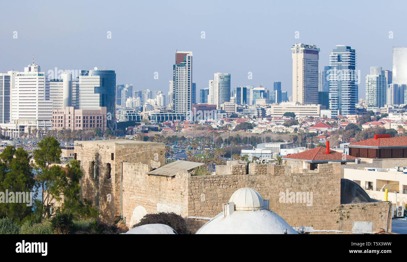 Skyline von Tel Aviv, Israel, als aus Jaffa gesehen Stockfoto