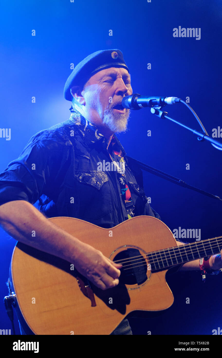 Gitarrist und Songwriter, Richard Thompson am WOMAD-Festival, Charlton Park, UK, 25. Juli 2014 durchführen. Stockfoto