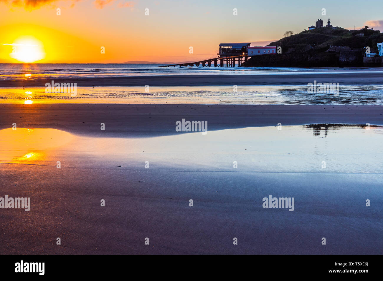 Tenby North Beach bei Sonnenaufgang Stockfoto