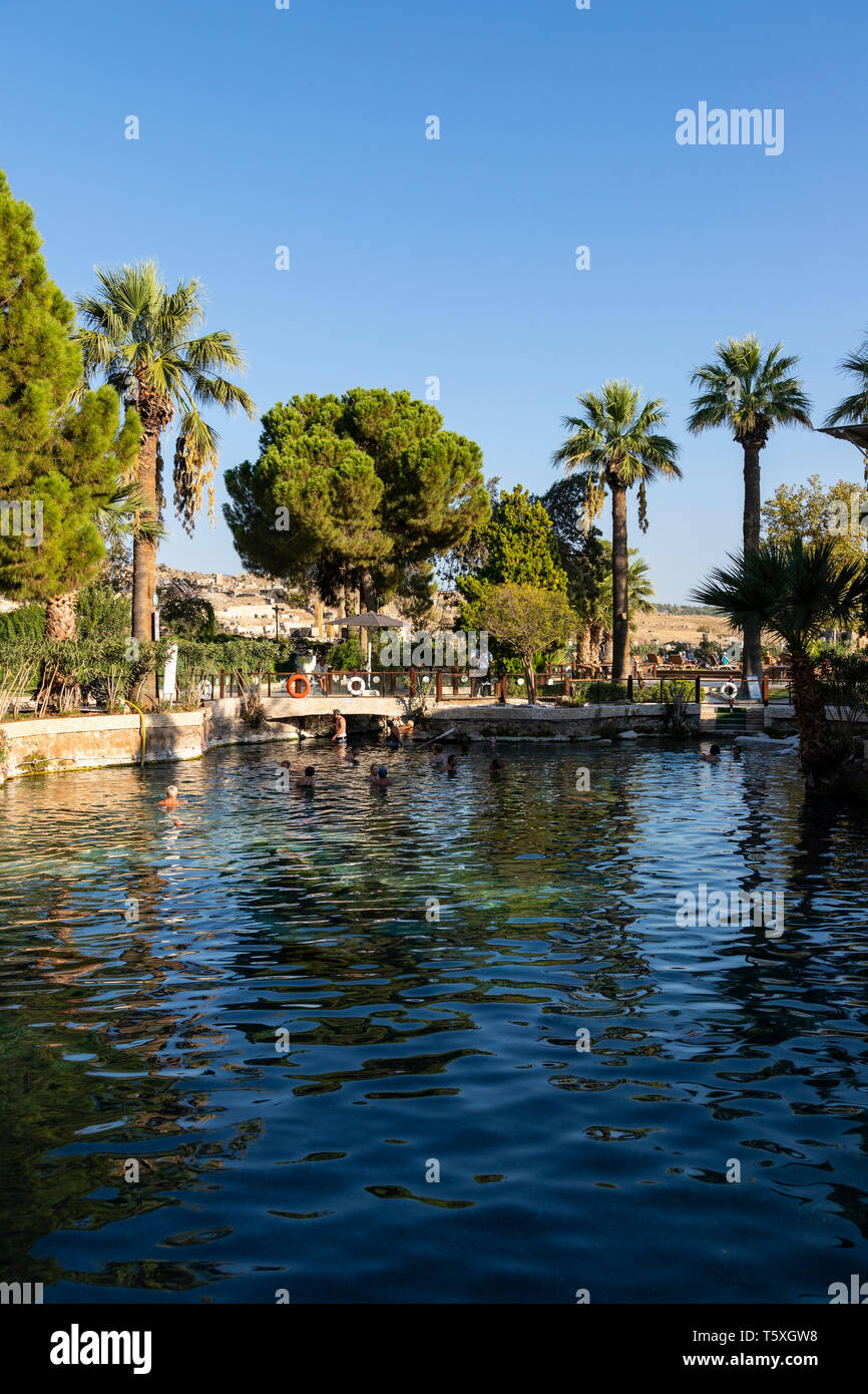 Türkei, Provinz Denizli, Pamukkale, Hierapolis Pamukkale Archäologische Stätte (UNESCO-Welterbe), ehemaligen Römischen Pool als Hot Springs Stockfoto