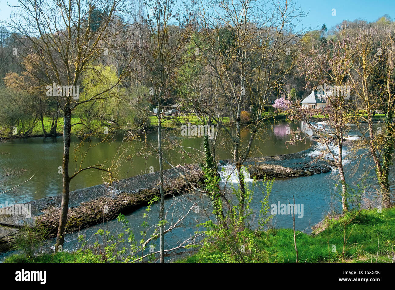 Wehr auf der Orne in Le Pont de La Maus, Suisse Normande, Normandie, Frankreich Stockfoto