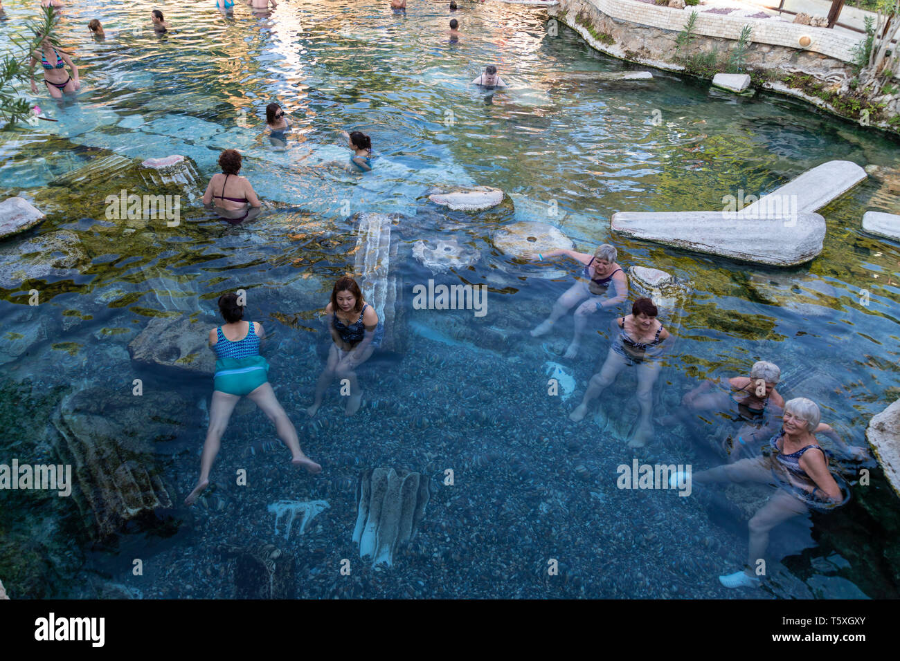 Türkei, Provinz Denizli, Pamukkale, Hierapolis Pamukkale Archäologische Stätte (UNESCO-Welterbe), ehemaligen Römischen Pool als Hot Springs Stockfoto