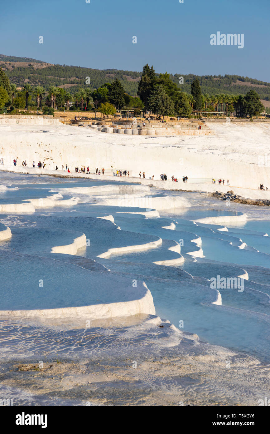 Türkei, Provinz Denizli, Pamukkale, Hierapolis Pamukkale Archäologische Stätte (UNESCO-Welterbe), Natürliche Travertin Thermal Pools Stockfoto