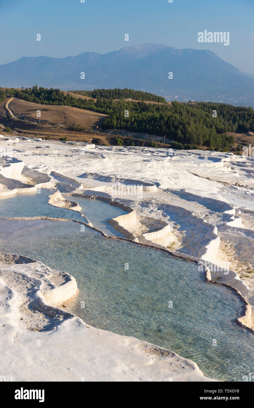 Türkei, Provinz Denizli, Pamukkale, Hierapolis Pamukkale Archäologische Stätte (UNESCO-Welterbe), Natürliche Travertin Thermal Pools Stockfoto