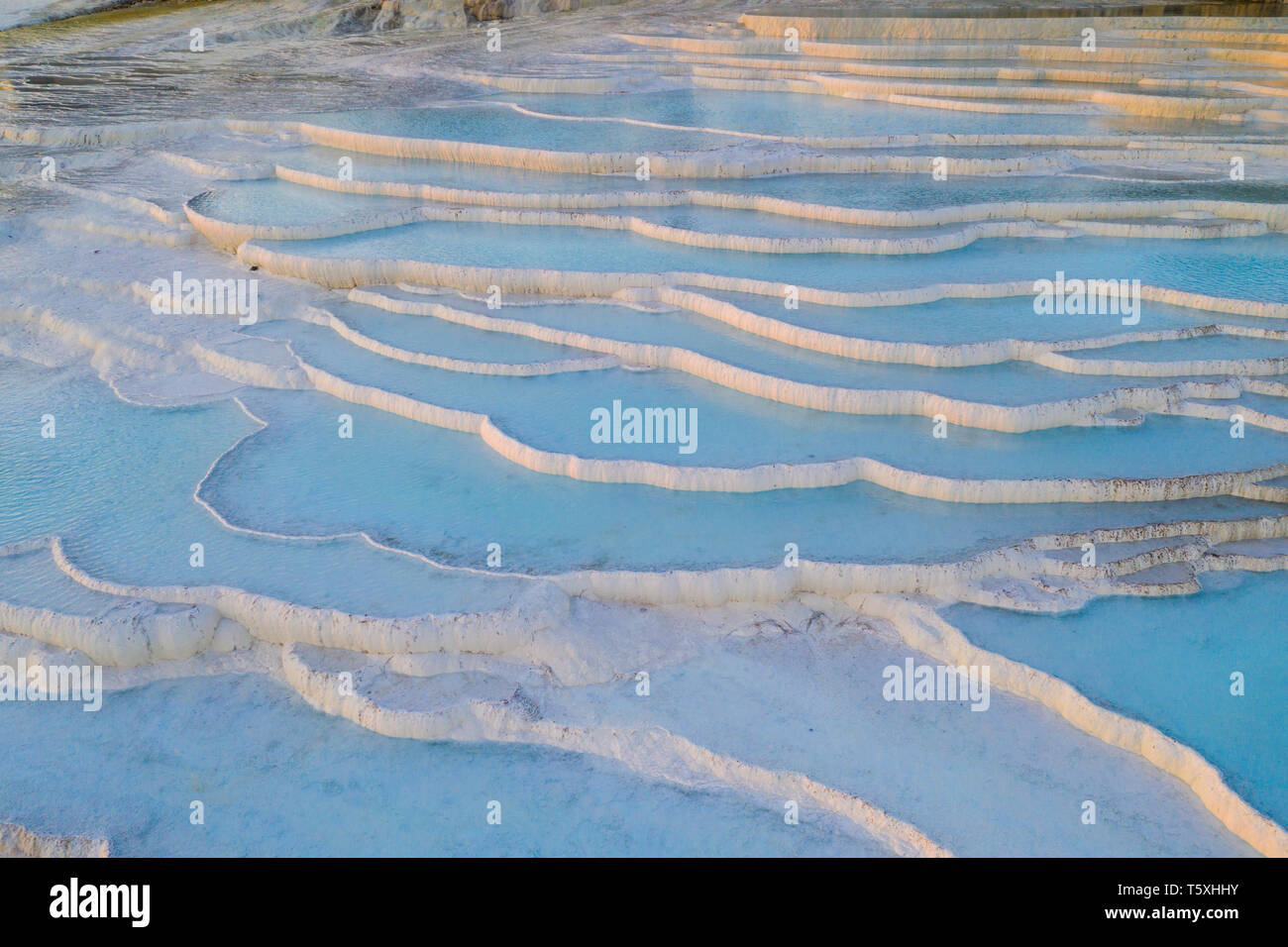 Türkei, Provinz Denizli, Pamukkale, Hierapolis Pamukkale Archäologische Stätte (UNESCO-Welterbe), Natürliche Travertin Thermal Pools Stockfoto