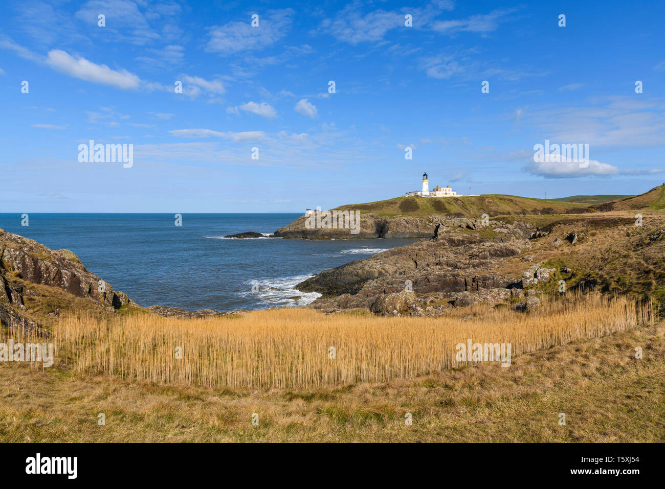 Killantringan Leuchtturm, in der Nähe von Portpatrick, die Rhins, Dumfries and Galloway, Schottland Stockfoto