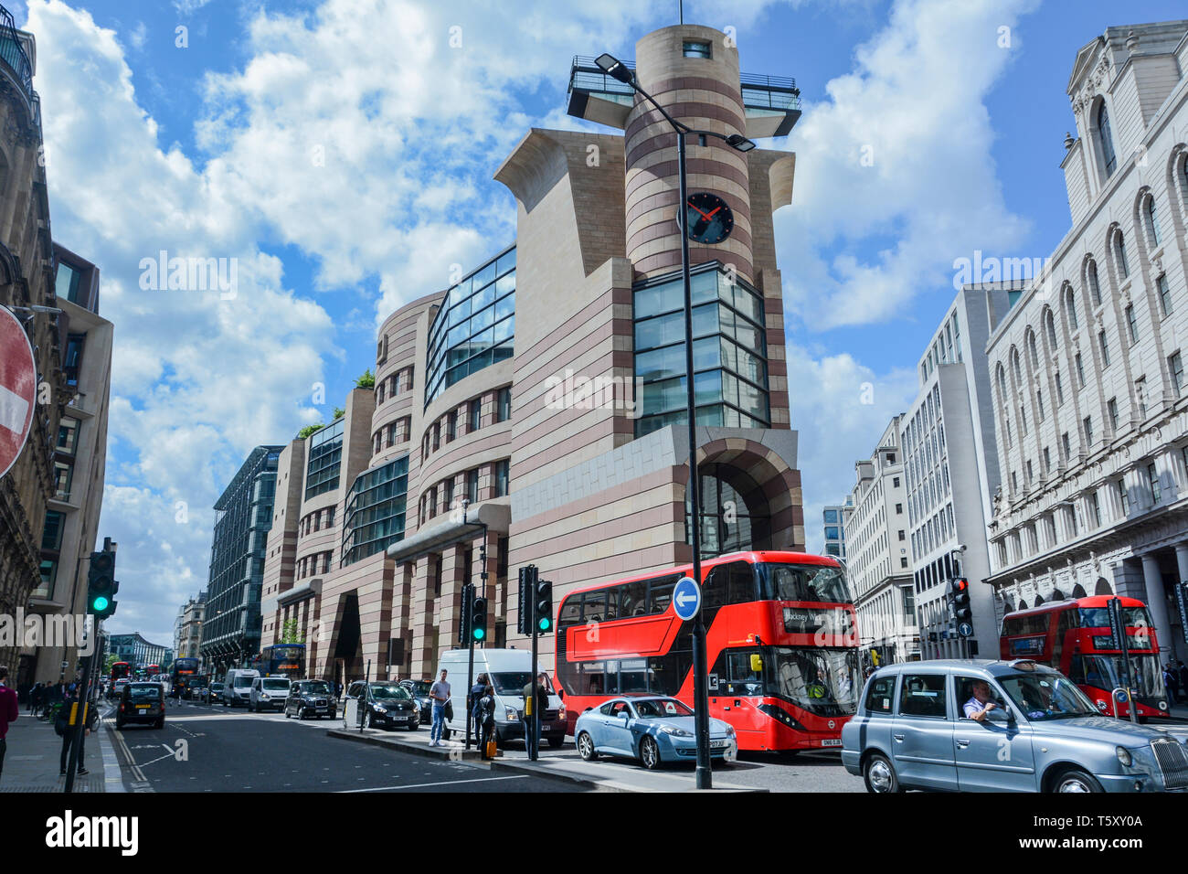 James Stirling die Postmoderne Büro Meisterwerk an Nr. 1 Geflügel, Queen Victoria Street, London, UK Stockfoto