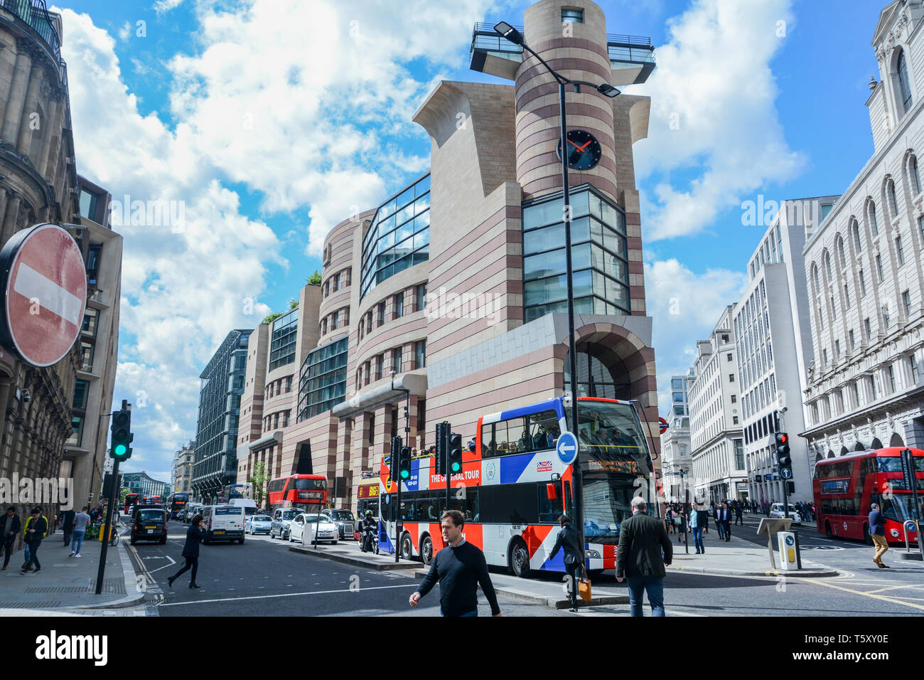 James Stirling die Postmoderne Büro Meisterwerk an Nr. 1 Geflügel, Queen Victoria Street, London, UK Stockfoto
