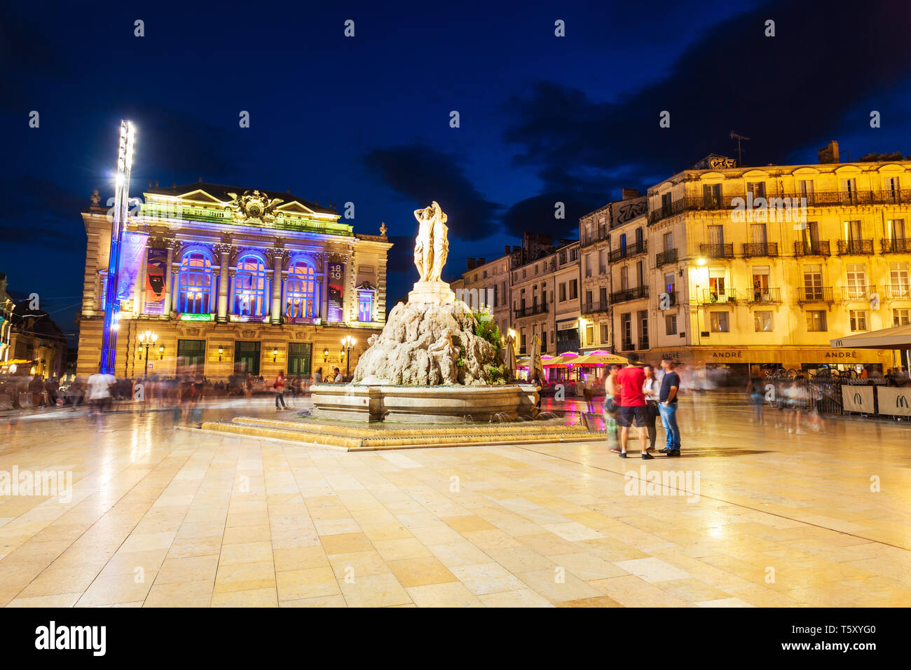 MONTPELLIER, Frankreich - 21. SEPTEMBER 2018: Brunnen der drei Grazien an der Place de la Comedie, Hauptplatz in Montpellier Stadt in Südfrankreich Stockfoto