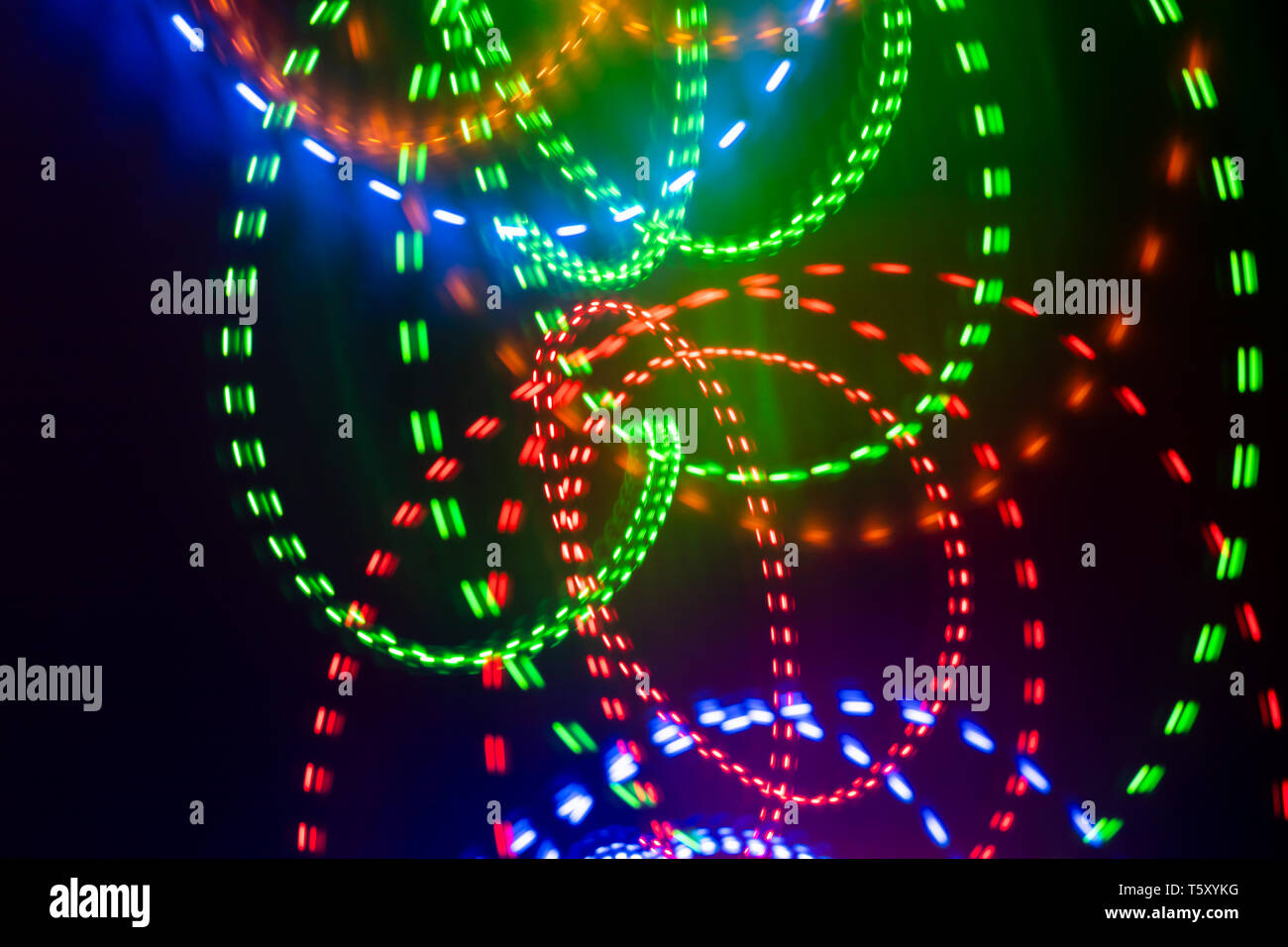 Abgerundet zeitweilig bunte Neon leuchtenden Anschläge auf schwarzem Hintergrund als Hintergrundbild. Stockfoto