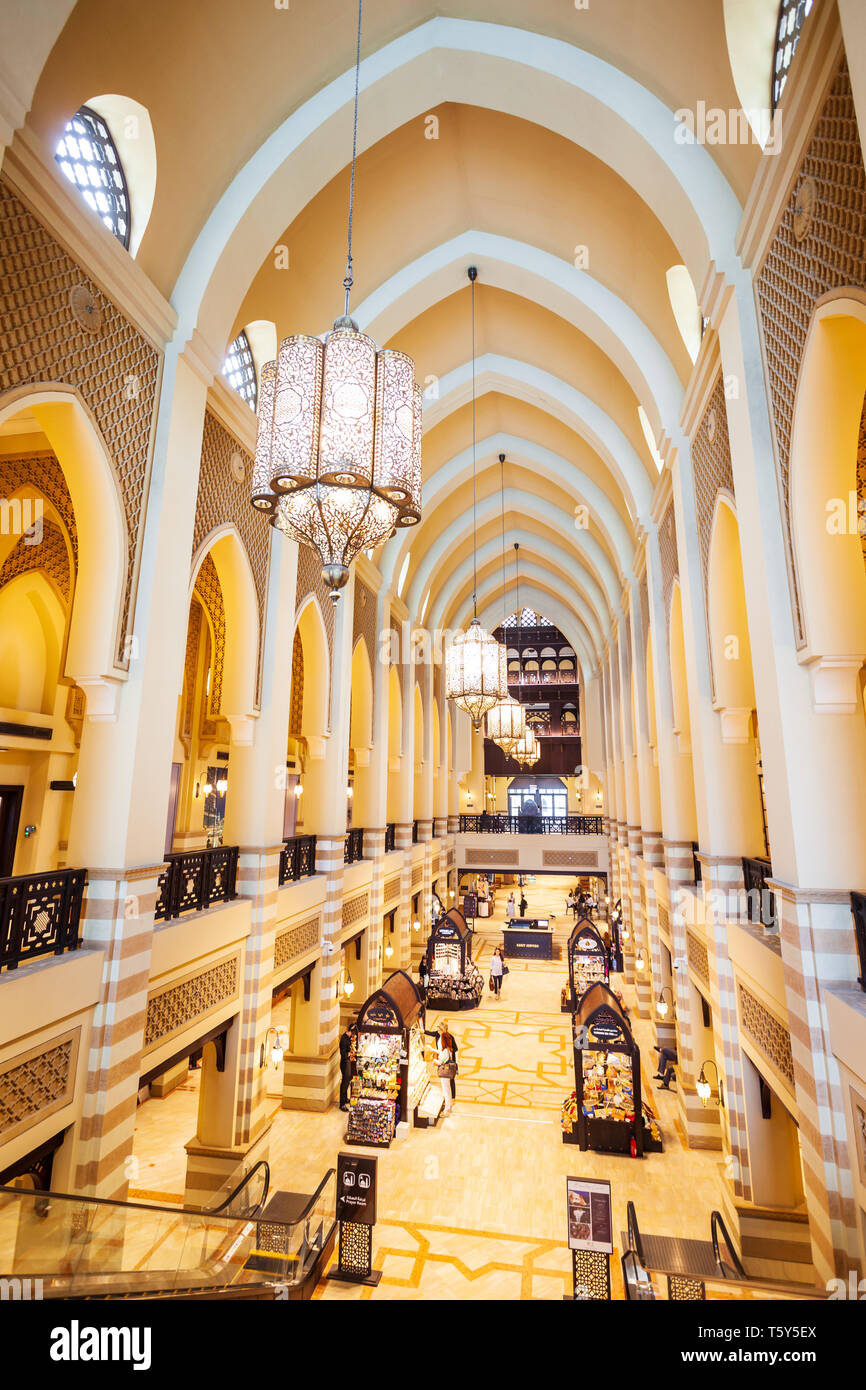 DUBAI, VAE - 25. FEBRUAR 2019: Souk Al Bahar ist eine arabischen Markt in der Nähe der Dubai Mall in VAE entfernt Stockfoto