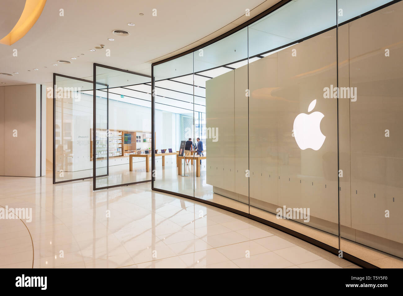 DUBAI, VAE - Februar 25, 2019: Apple Store in der Dubai Mall in VAE Stockfoto