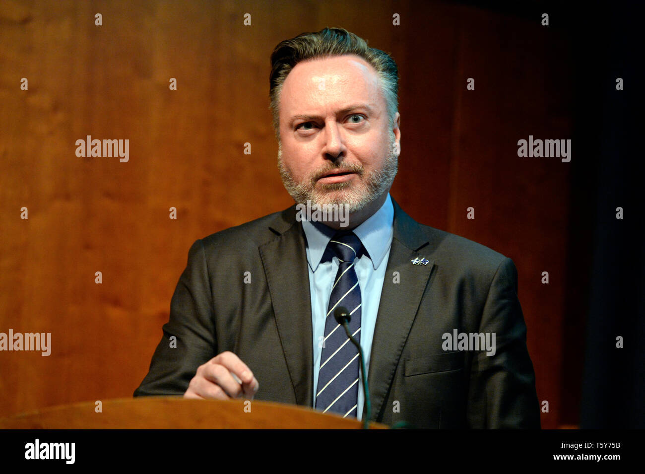 Edinburgh, Schottland, Vereinigtes Königreich. 27 Apr, 2019. SNP MDEP Alyn Smith sprach an einem Mittag fringe Meeting für die Rechte der EU-Bürger an der Frühling Konferenz der Scottish National Party im Edinburgh International Conference Centre. Credit: Ken Jack/Alamy leben Nachrichten Stockfoto