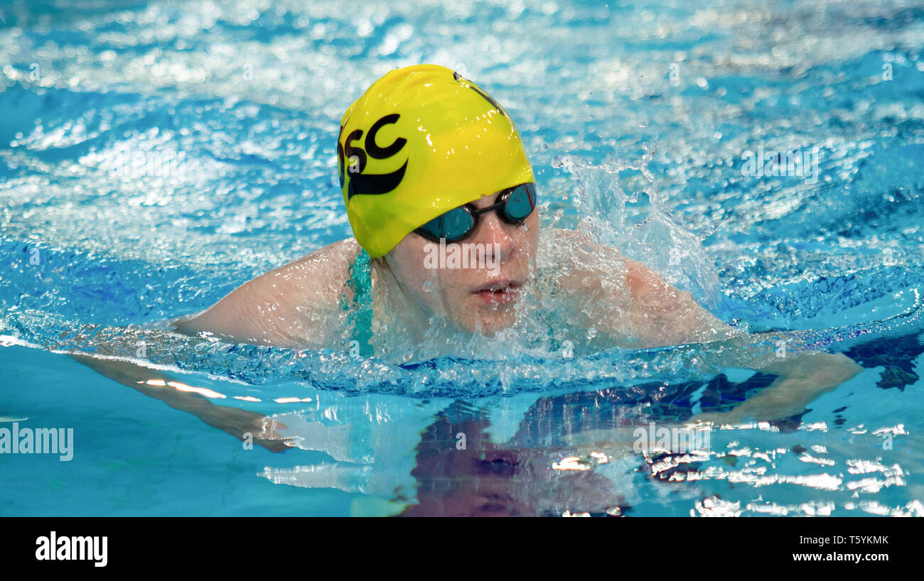 Großbritanniens Charli Reben in Aktion während der Frauen multi-Klasse 100 Meter Brustschwimmen final, bei Tag 3 der 2019 britische Para-Swimming internationale Treffen, in Tollcross International Swimming Center. Stockfoto